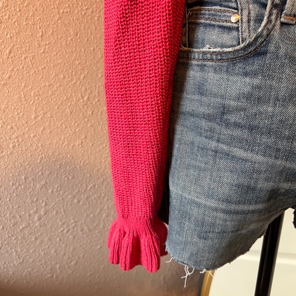3/$30 H&M Raspberry Ruffle Knit Top | Size M - Picture 2 of 6